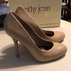 Tan patent leather pumps size 8